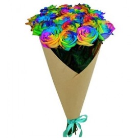 15 радужных роз в крафте