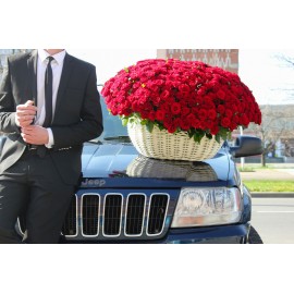 101 красная роза в корзине