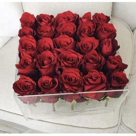 25 красных роз в акриловом боксе